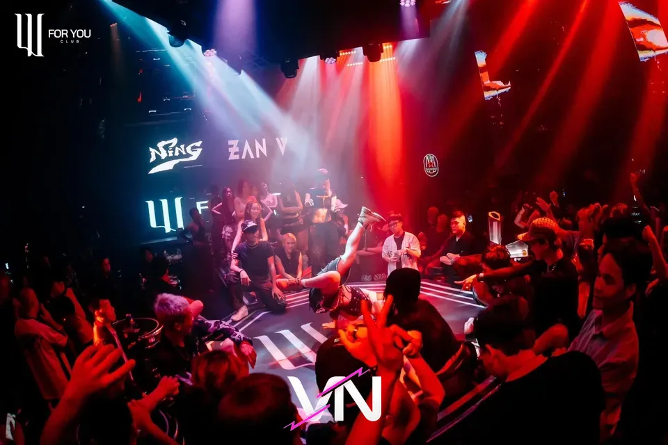 다낭 포 유 클럽 분위기 3번째