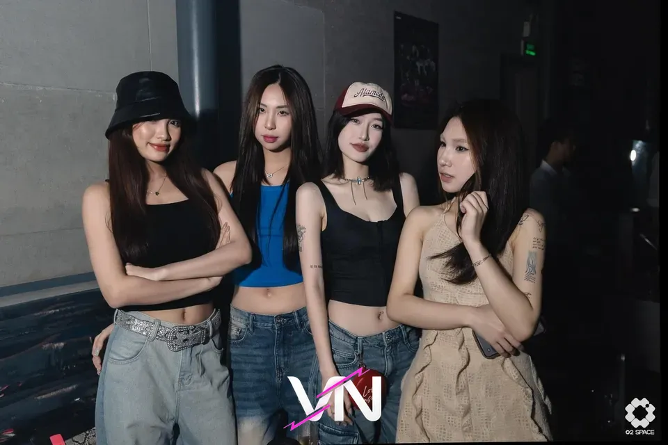 오투 스페이스 4명의 여성 게스트