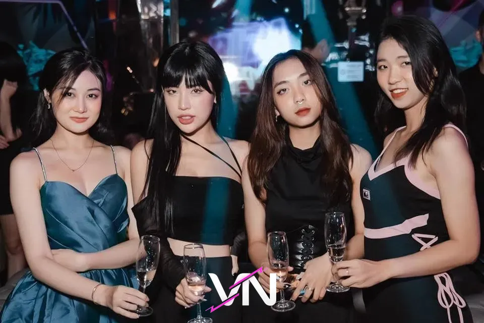 샤크 클럽 4명의 여성 게스트