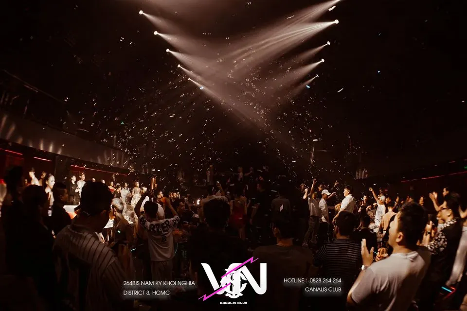 호치민 카날리스 클럽 분위기 4번째