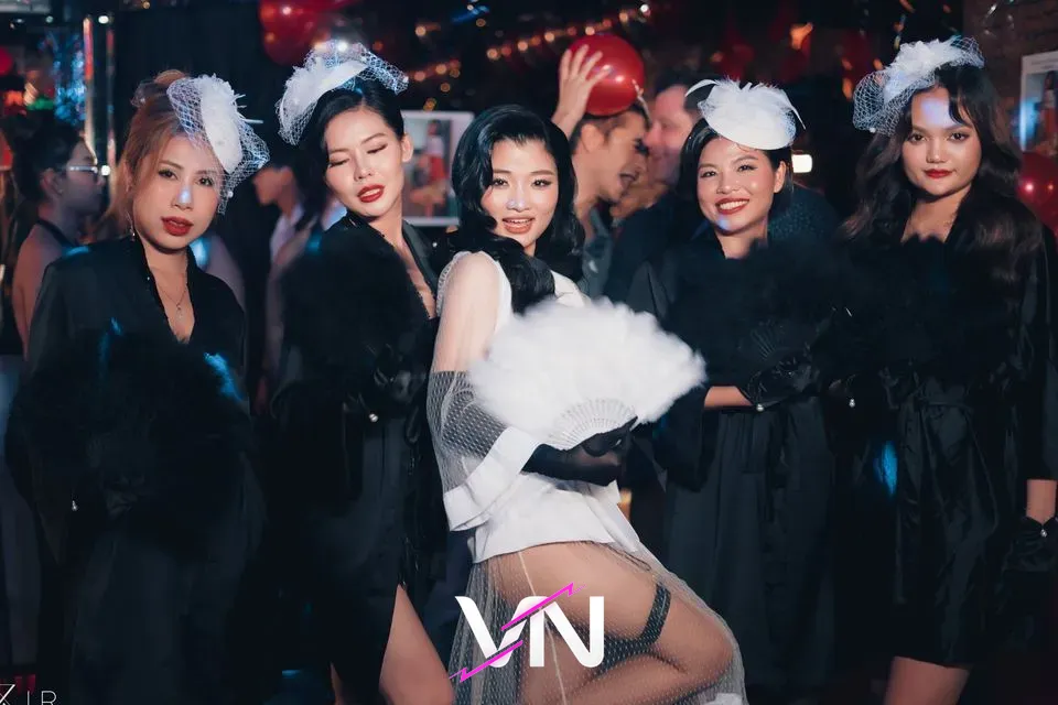 호치민 엘릭서 라운지 바 게스트 2번째