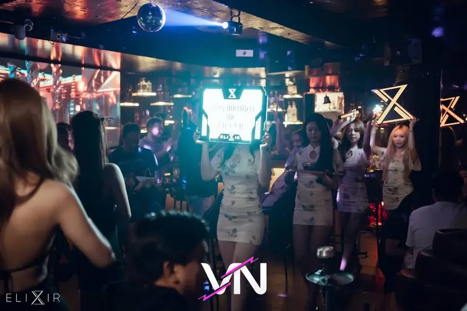 호치민 엘릭서 라운지 바 분위기 3번째