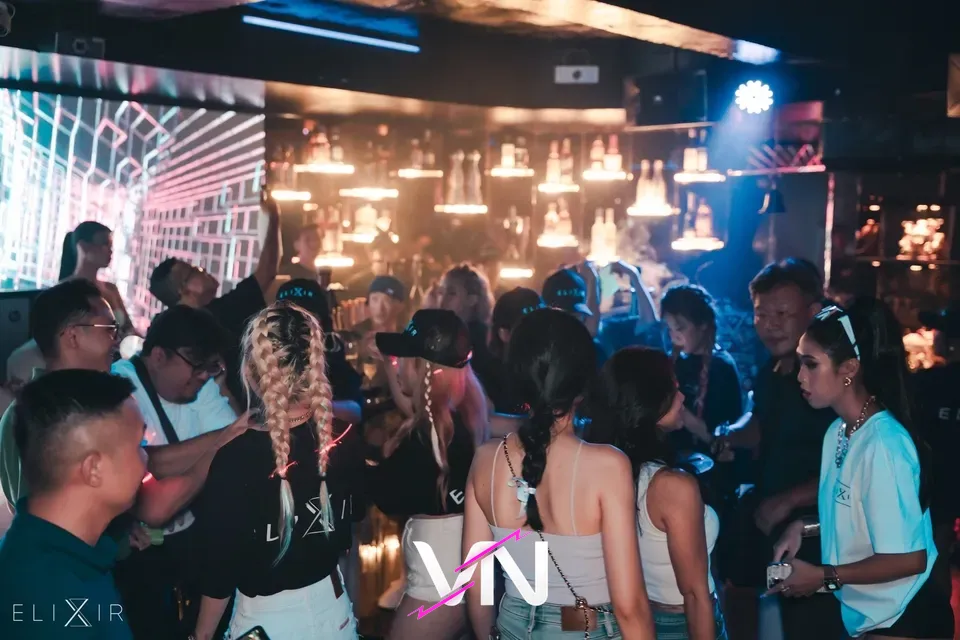 호치민 엘릭서 라운지 바 분위기 5번째