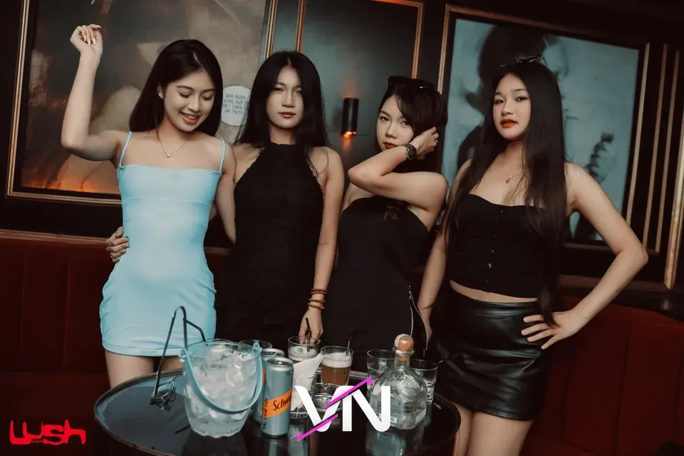 러쉬 클럽 5명의 여성 게스트