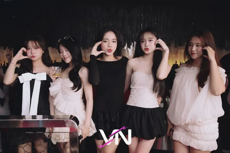 러쉬 클럽 4명의 여성 게스트