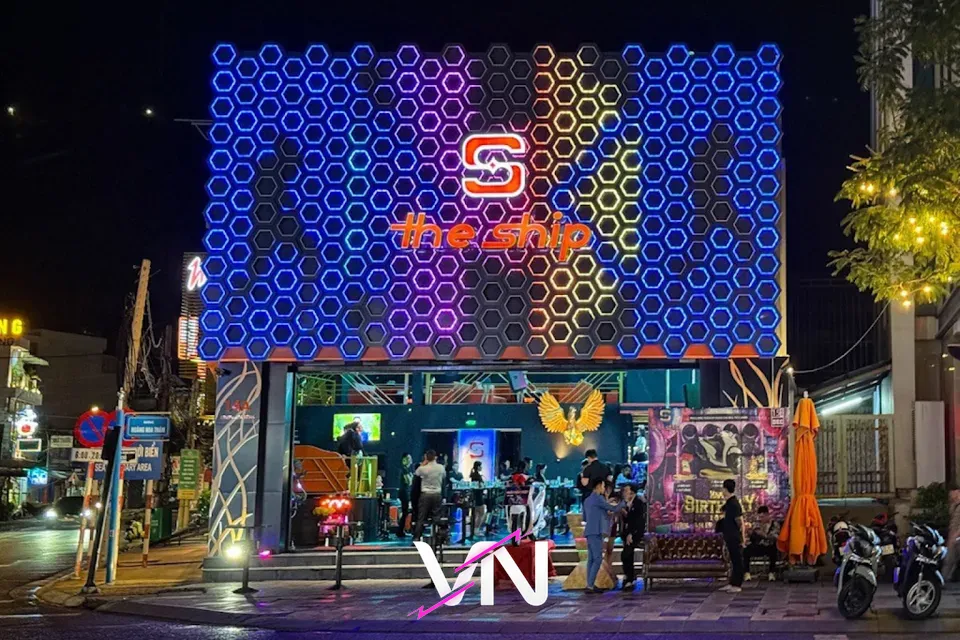 붕따우 더 쉽 클럽(The Ship Club) 외관 전경